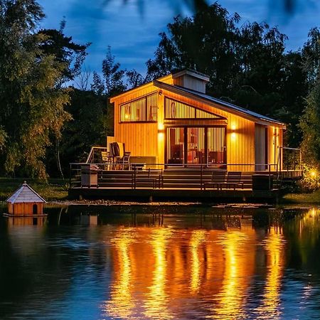 Woad Mill Lakeside Lodges Boston Bagian luar foto