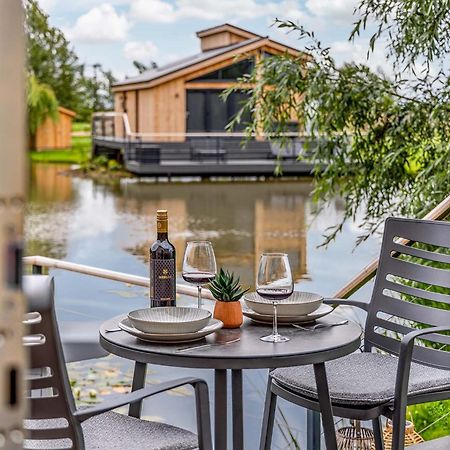 Woad Mill Lakeside Lodges Boston Bagian luar foto