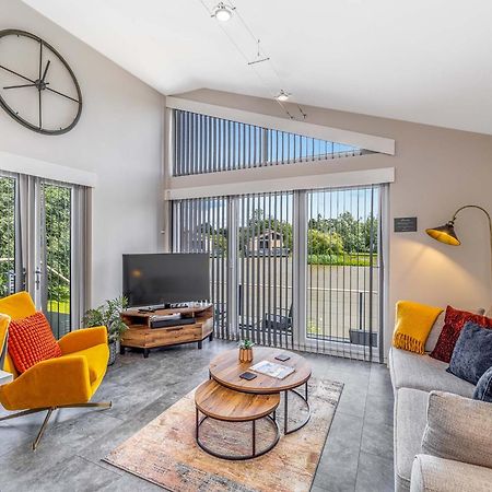 Woad Mill Lakeside Lodges Boston Bagian luar foto