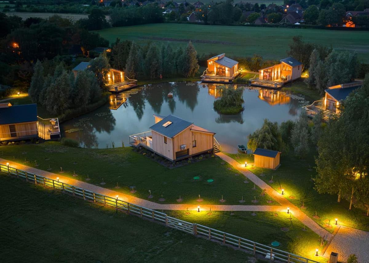 Woad Mill Lakeside Lodges Boston Bagian luar foto