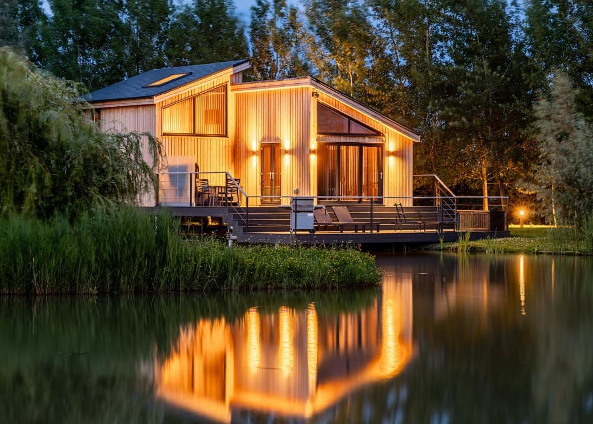 Woad Mill Lakeside Lodges Boston Bagian luar foto