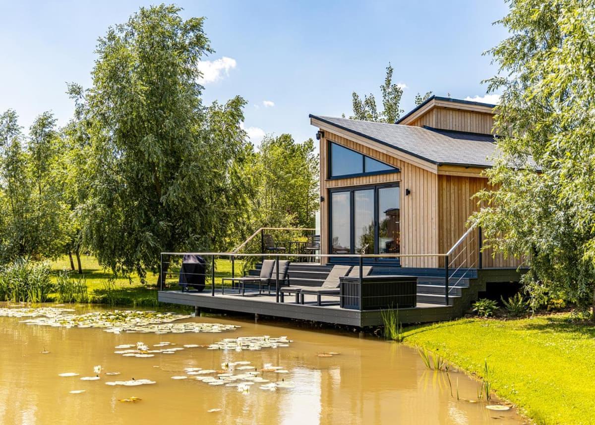 Woad Mill Lakeside Lodges Boston Bagian luar foto