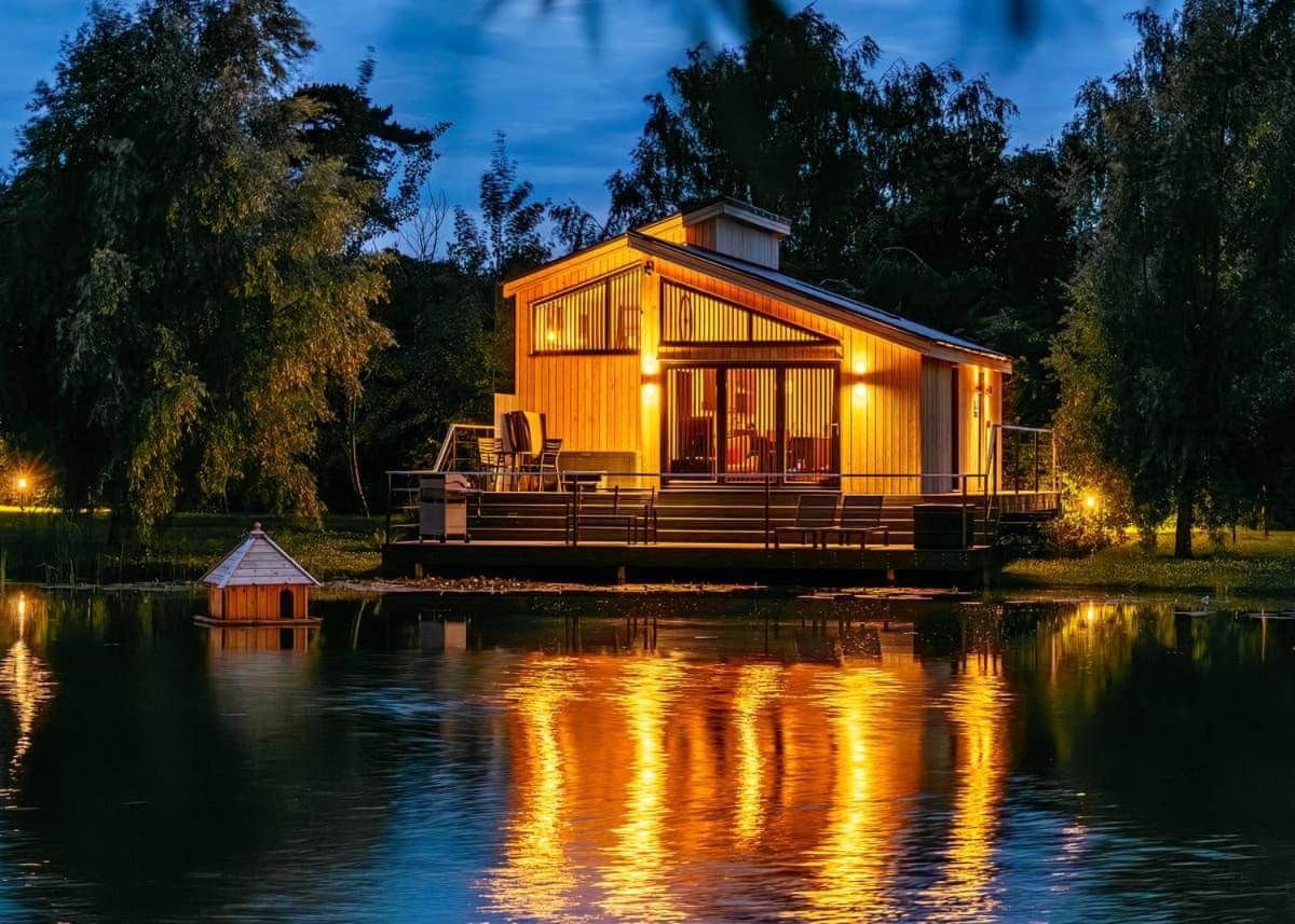Woad Mill Lakeside Lodges Boston Bagian luar foto